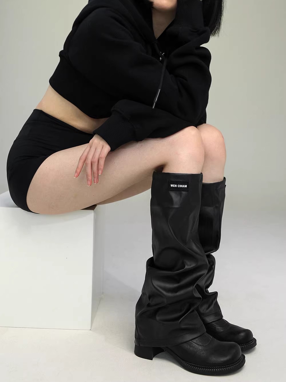 Kaus Kaki Selutut Kulit PU Wan - Knee Sleeve Pair ulasan dan harga